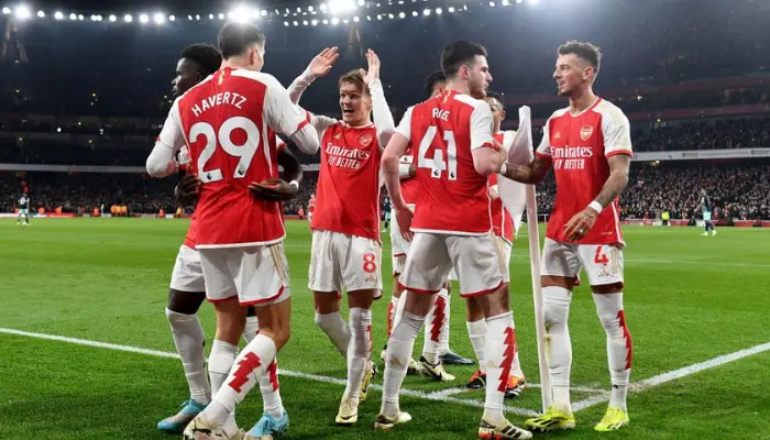 Arsenal vo dich Premier League