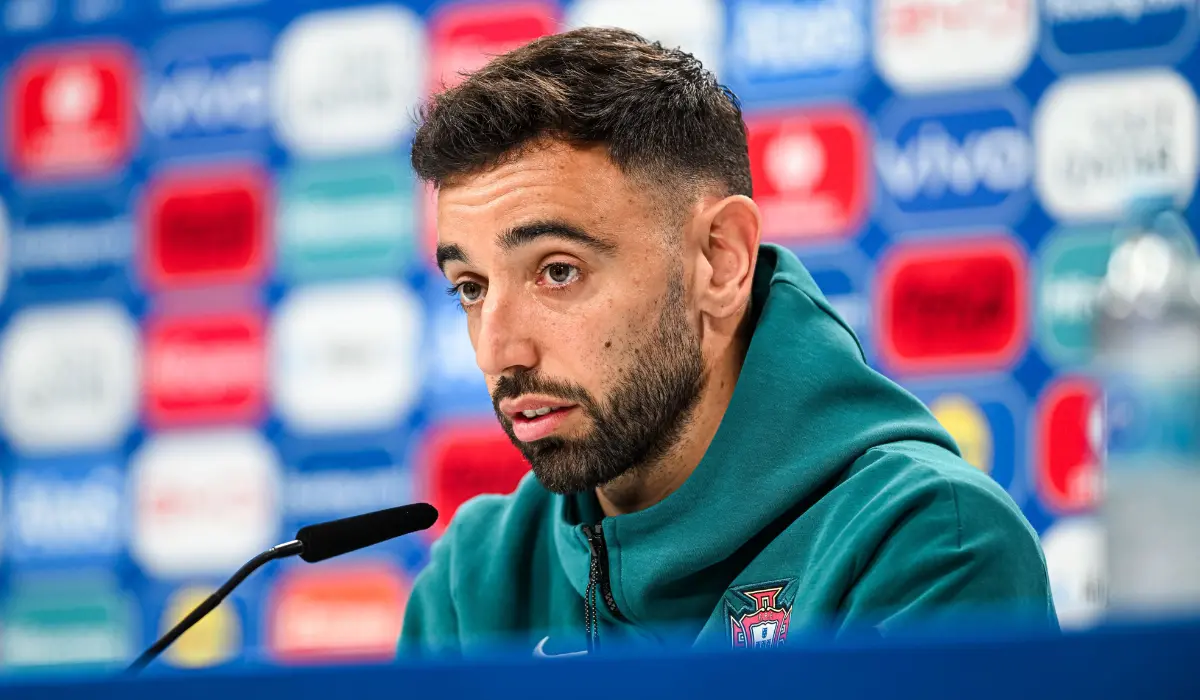 Bruno Fernandes trong buổi họp báo trước trận gặp Slovenia.