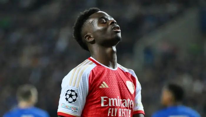 Bukayo Saka gặp chấn thương