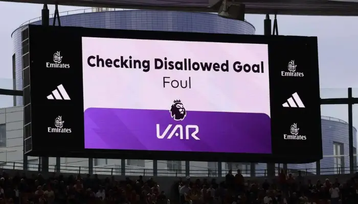 Có lên loại VAR khỏi Premier League