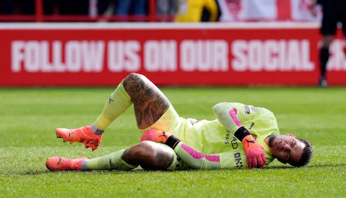 Ederson gặp chấn thương vai trong trận đấu với Nottingham Forest