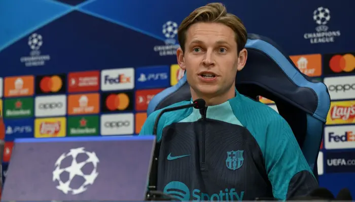 Frenkie de Jong tra loi phong van