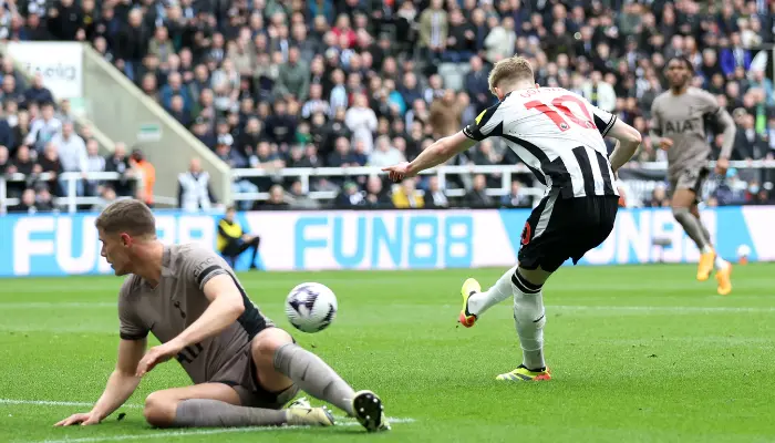 Gordon nâng tỷ số lên 2-0 cho Newcastle