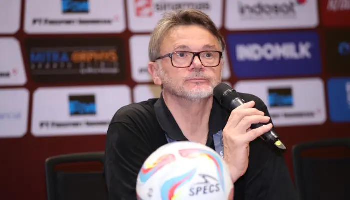 HLV Philippe Troussier trả lời phỏng vấn sau trận thua Indonesia