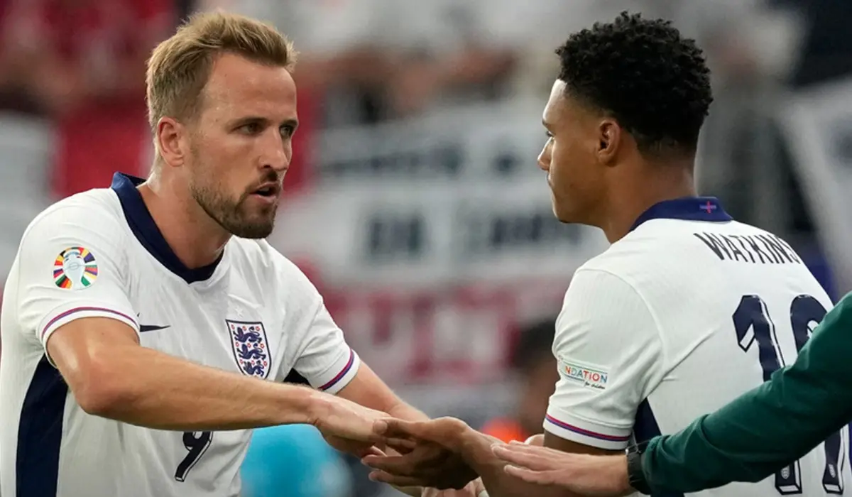 Harry Kane được rút ra nghỉ nhường chỗ cho Watkins