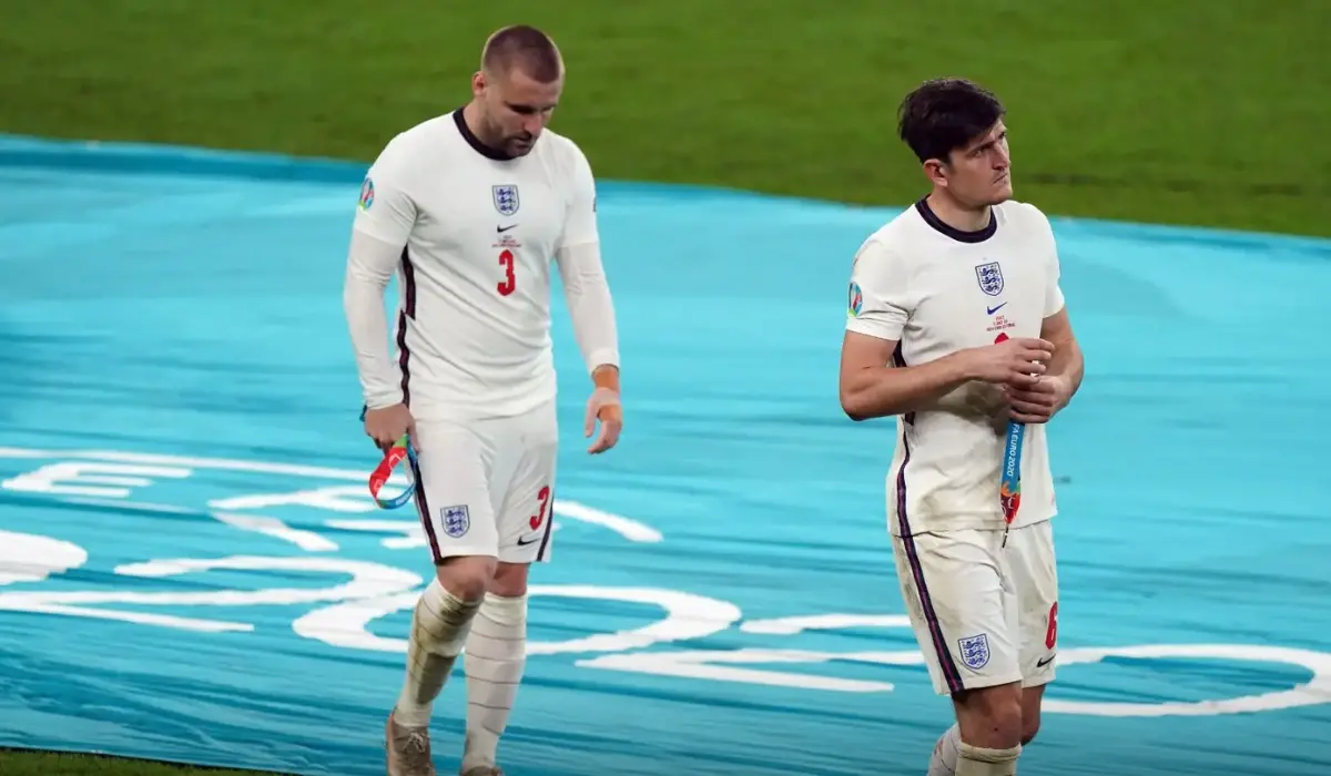 Harry Maguire và Luke Shaw là hai trường hợp khiến HLV Southgate đau đầu