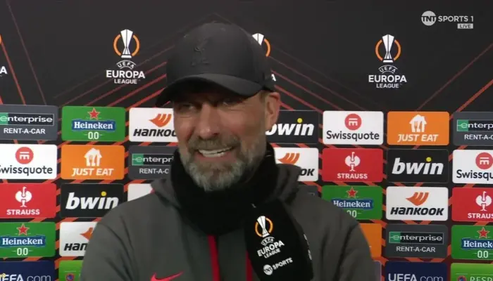 Jurgen Klopp tra loi phong van