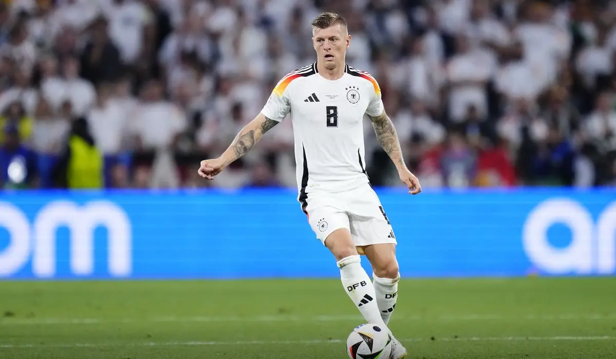 Kroos làm chủ hoàn toàn tuyến giữa trận đấu Đức vs Scotland.png