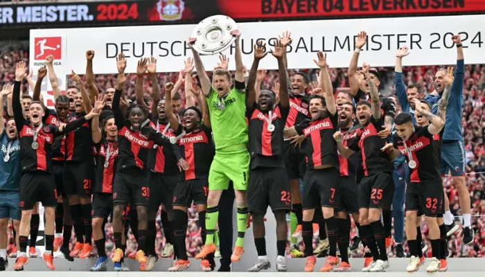 Leverkusen vô địch Bundesliga với thành tích 38 chiến thắng và 6 trận hòa