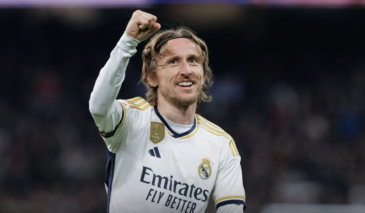 Luka Modric gia hạn hợp đồng với Real Madrid thêm một mùa giải