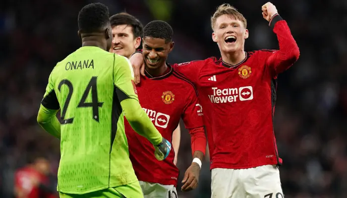 Manchester United đánh bại Liverpool