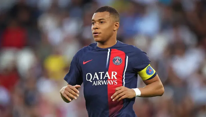 Mbappe ăn m