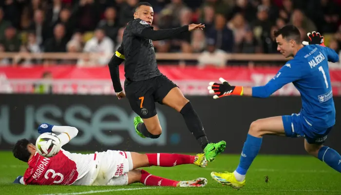 Mbappe kem duyen truoc Monaco