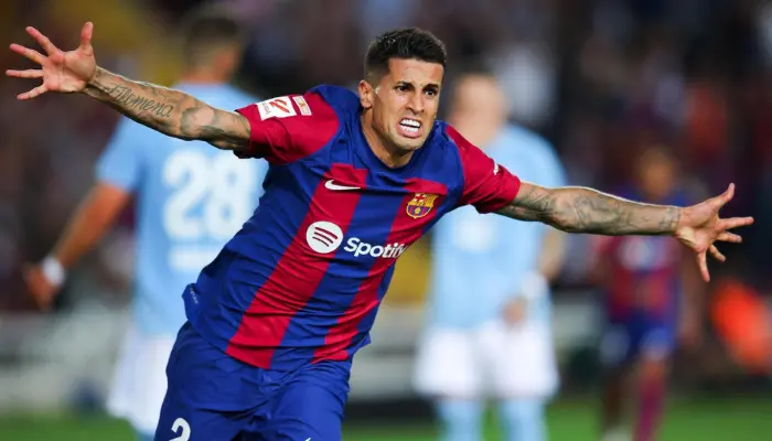 Joao Cancelo ăn mừng.