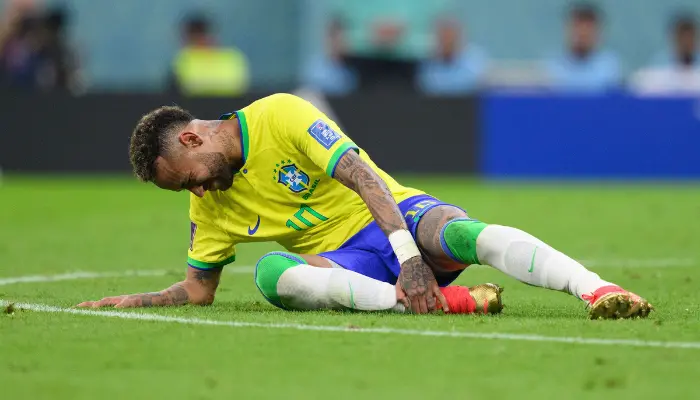 Neymar gặp chấn thương