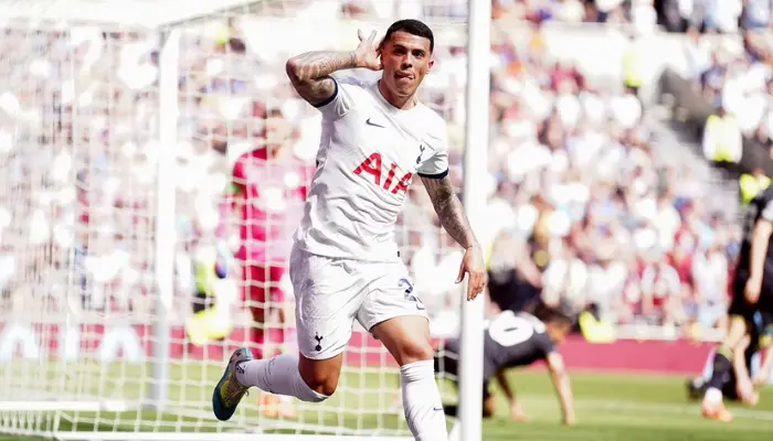 Pedro Porro gỡ hòa 1-1 cho Tottenham ở phút 32