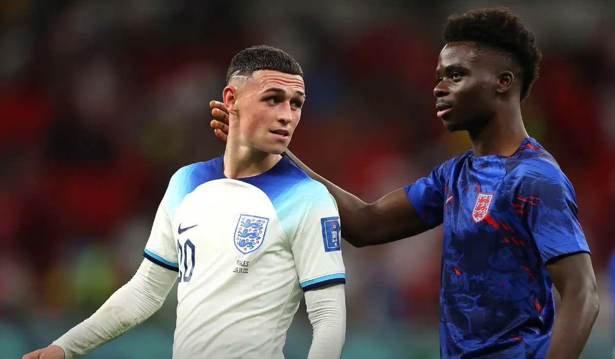 Phil Foden và Bukayo Saka trong màu áo tuyển Anh