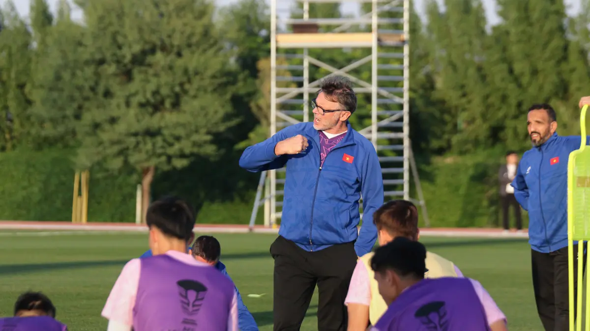 Loại Triệu Việt Hưng, HLV Philippe Troussier chốt danh sách 26 cầu thủ trước thềm Asian Cup 2023