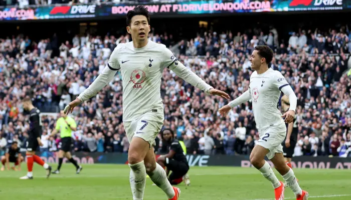 Son Heungmin ấn định chiến thắng 2-1 cho Tottenham