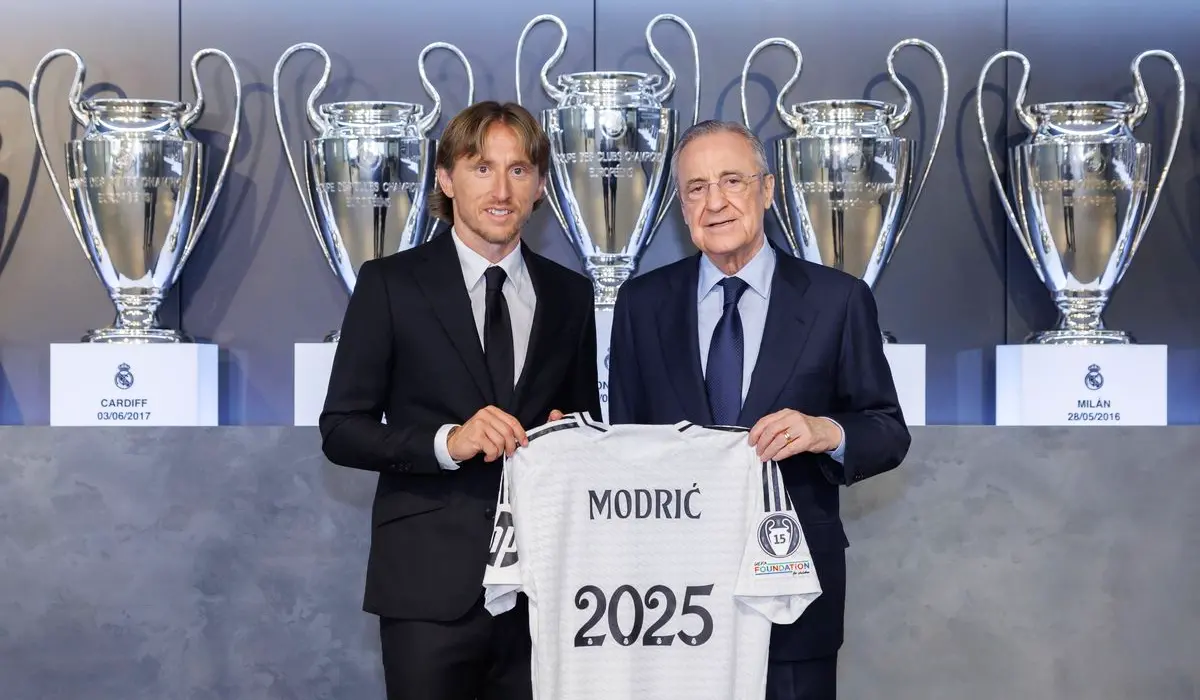 Luka Modric gia hạn hợp đồng. 