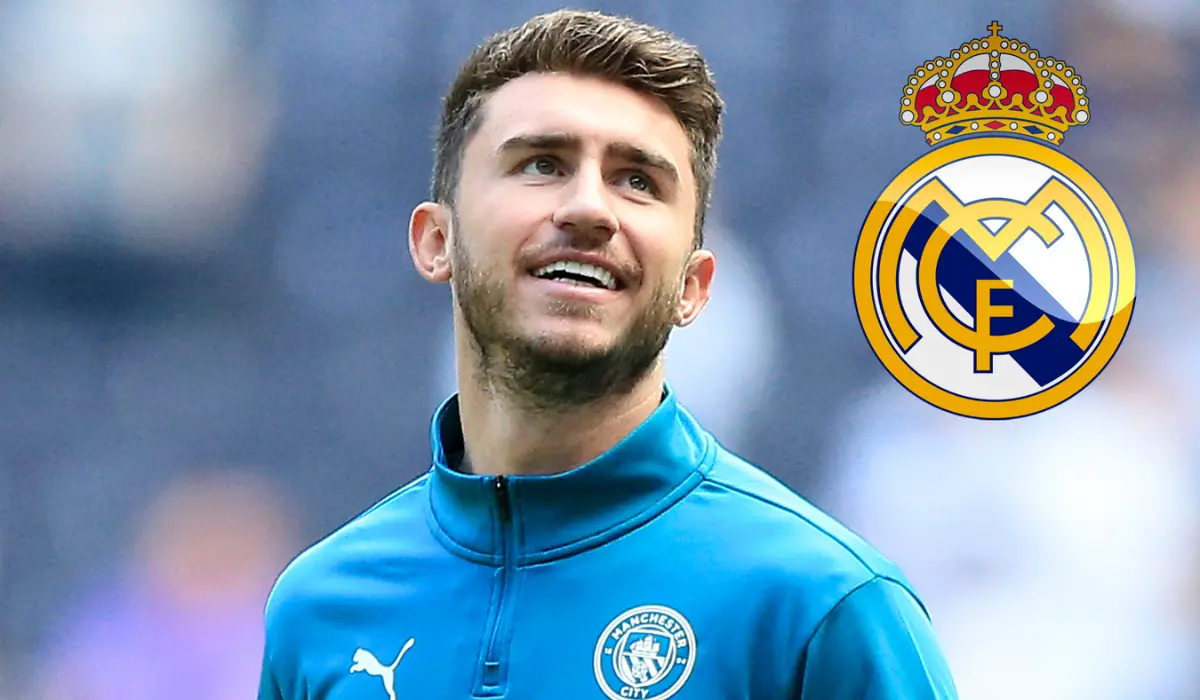 Aymeric Laporte cười. 