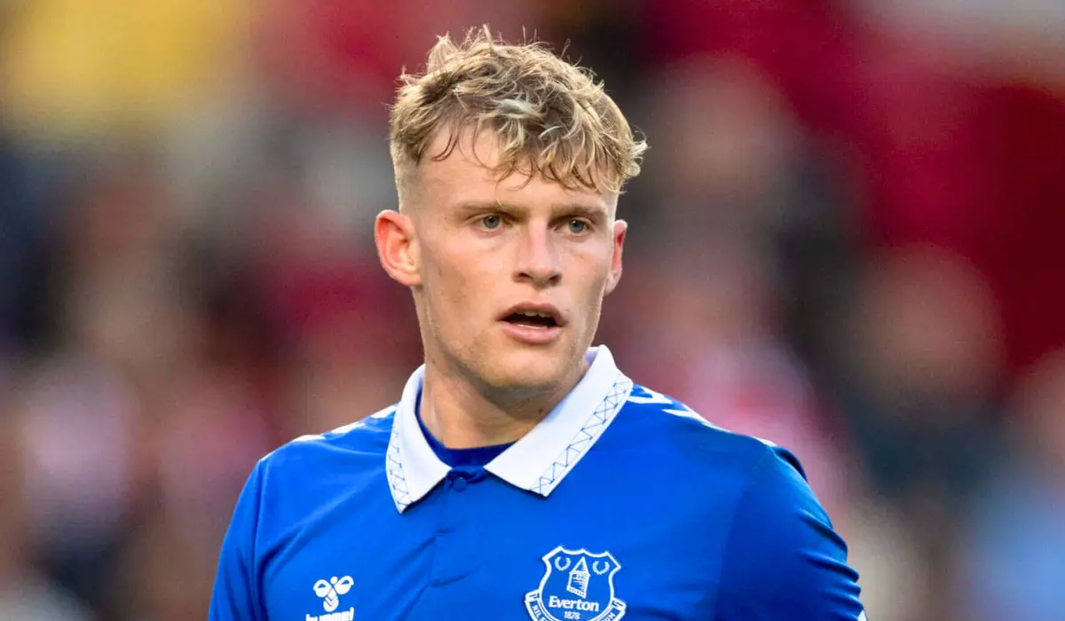 Jarrad Branthwaite ở lại Everton.