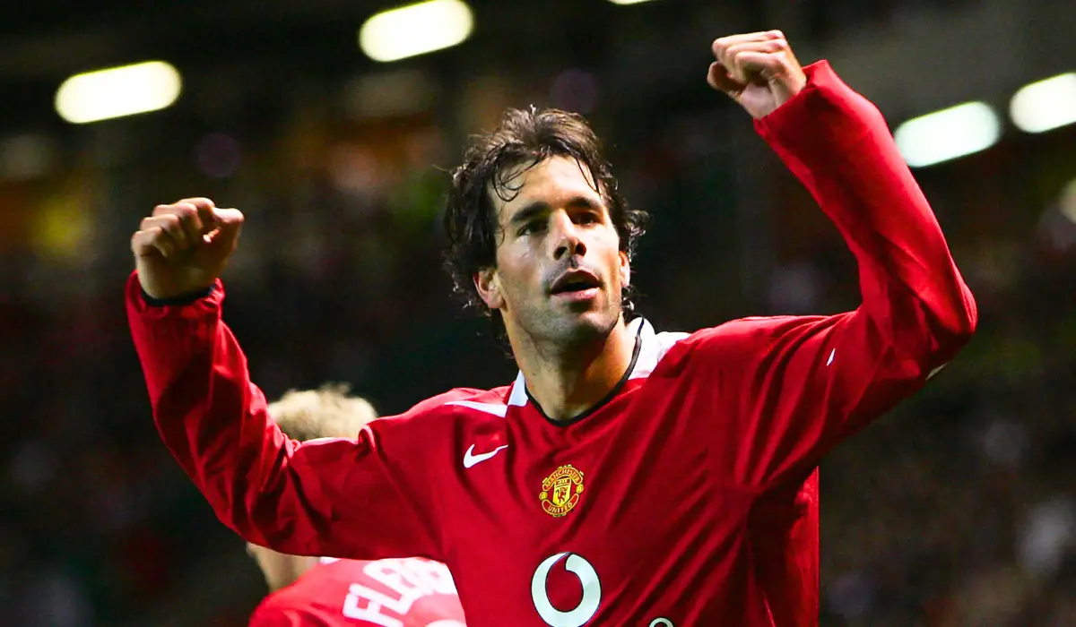 Ruud van Nistelrooy ăn mừng.