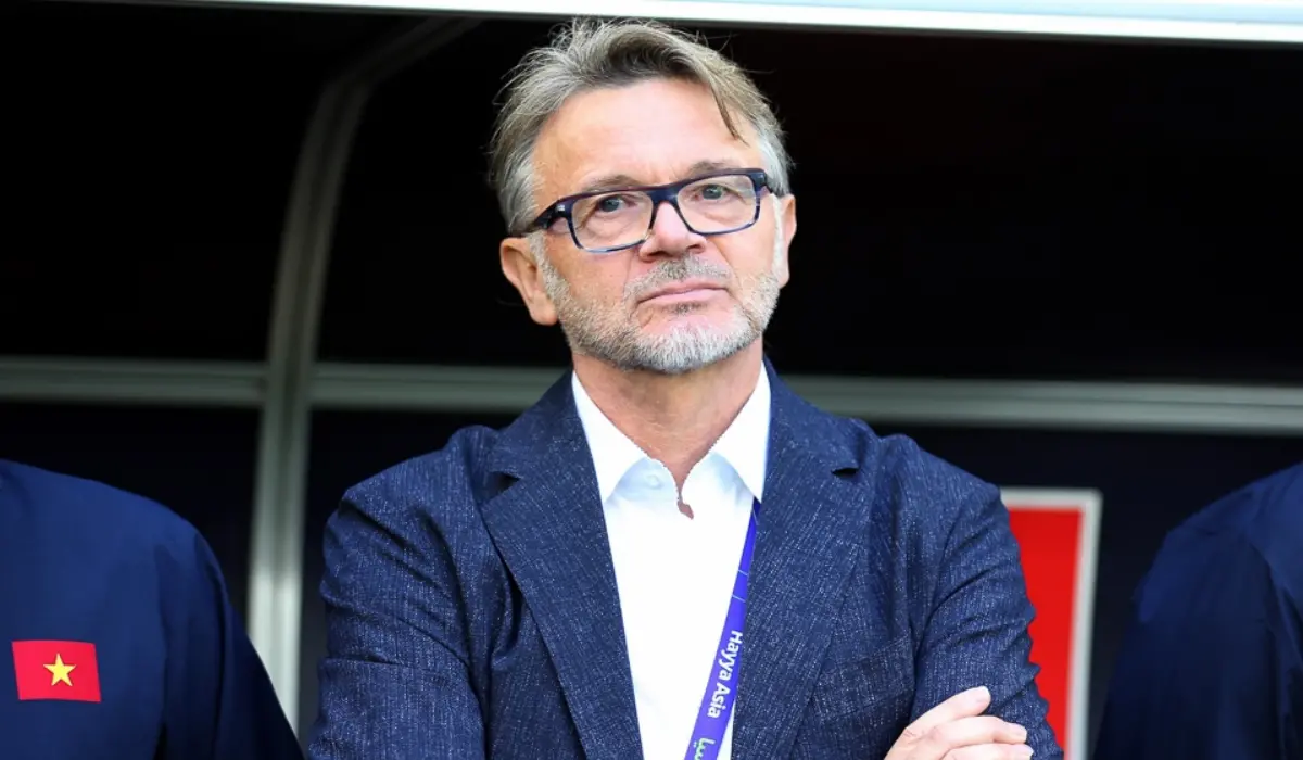 HLV Troussier: 'Người Việt Nam chưa hiểu rõ về tính tập thể và kỷ luật trong bóng đá'