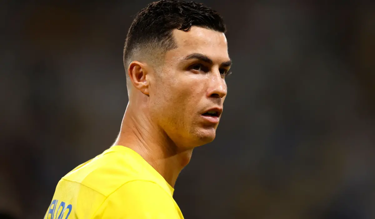 Cựu huyền thoại Chelsea yêu cầu Cristiano Ronaldo 'cầm mồm' sau tuyên bố gây tranh cãi