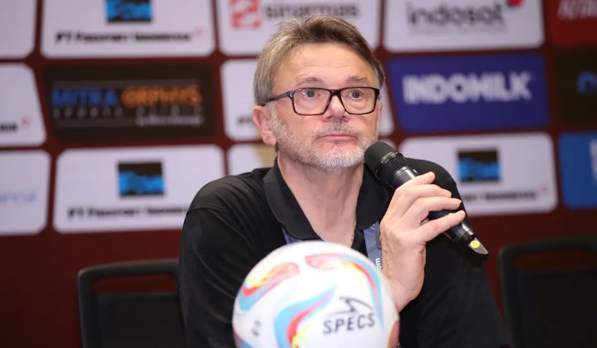 HLV Troussier: 'Nhật Bản cũng từng để thua Indonesia ở những tình huống ném biên'