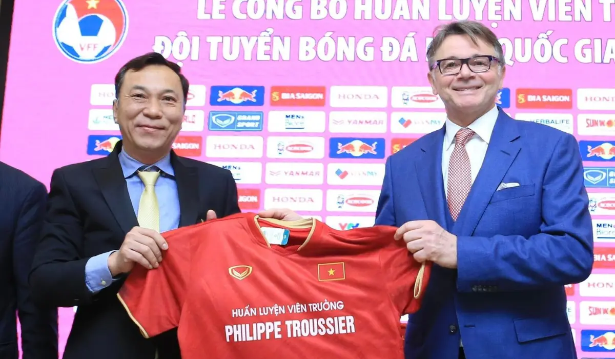 VFF vẫn chưa thể sa thải HLV Troussier, nguyên nhân là gì?