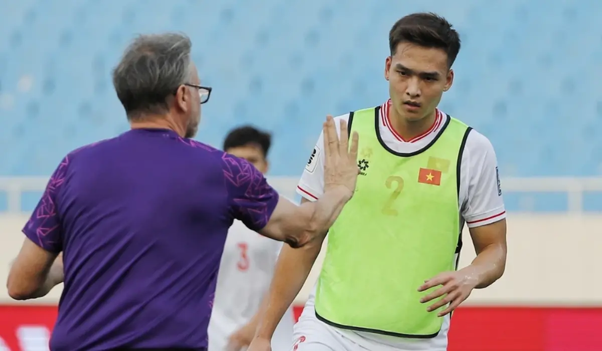 Bùi Hoàng Việt Anh lên tiếng bênh vực HLV Troussier sau thất bại tại World Cup