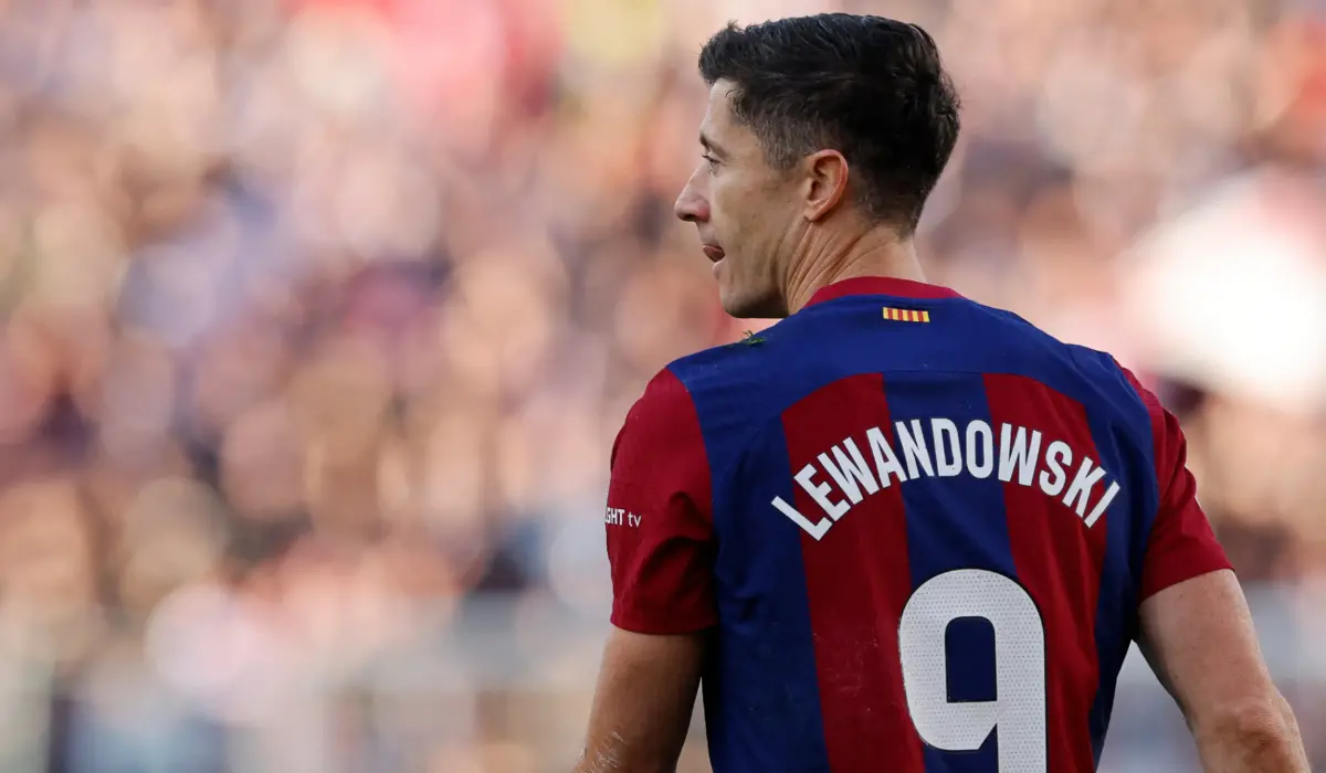 Điều gì khiến Lewandowski quyết tâm ở lại Barca bằng mọi giá?