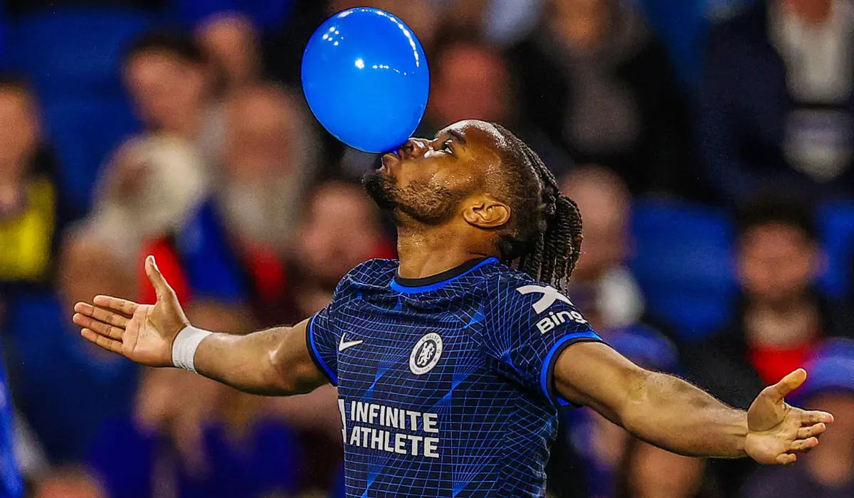 Tại sao Christopher Nkunku lại ăn mừng cùng quả bóng bay?