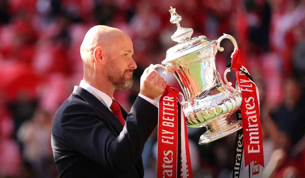 Man United tính giữ chân Erik ten Hag?