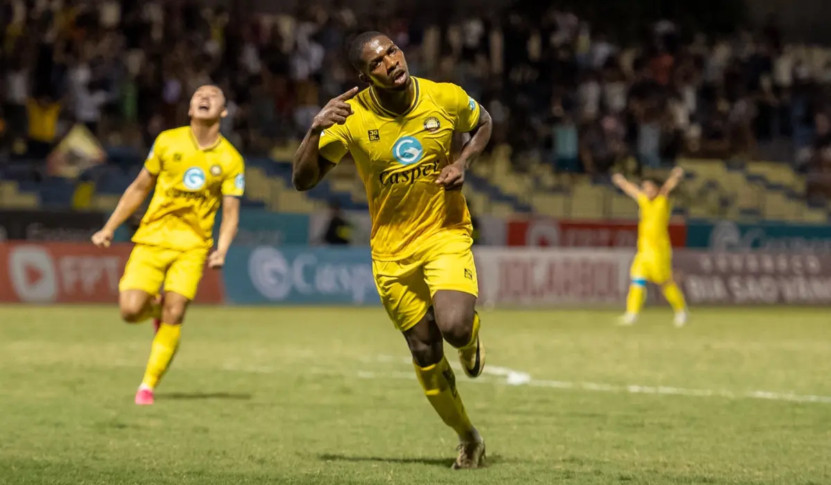 Thanh Hóa đánh bại Nam Định 2-1 để vào chung kết.