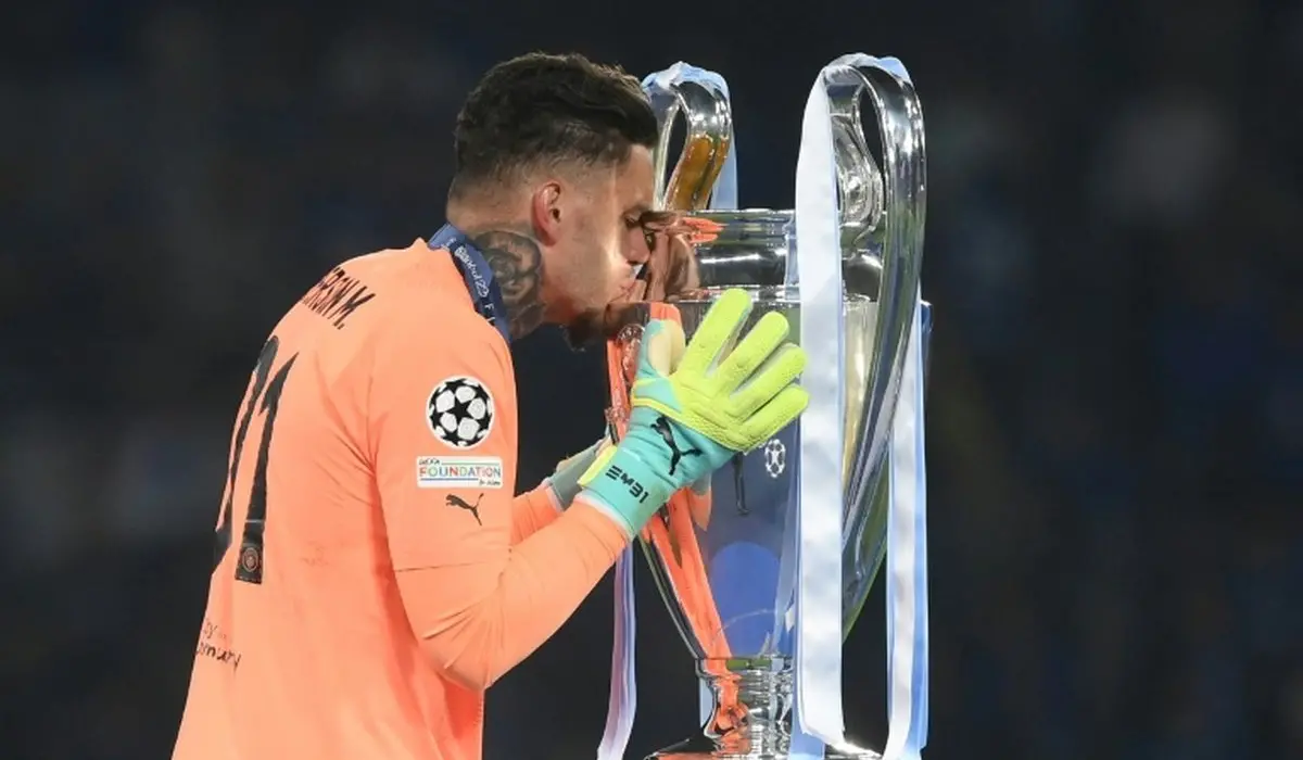 Ederson giành được nhiều danh hiệu cùng Man City.