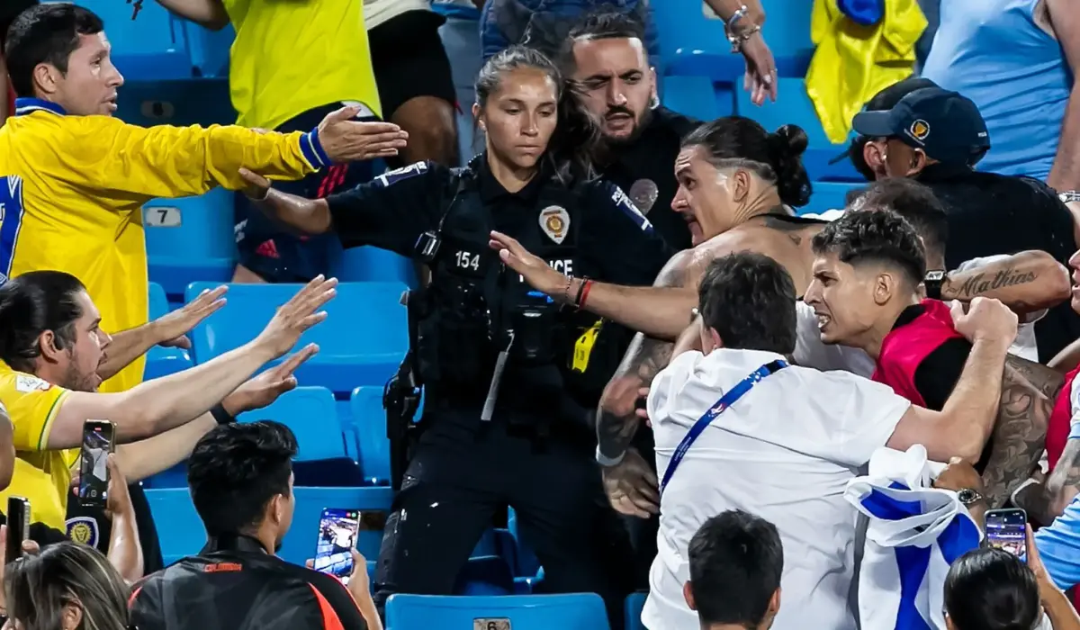 Nunez xô xát với CĐV Colombia ngay khi trận bán kết Copa America kết thúc.