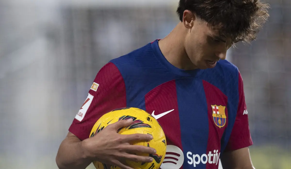 Joao Felix không thể tiếp tục thi đấu cho Barca.