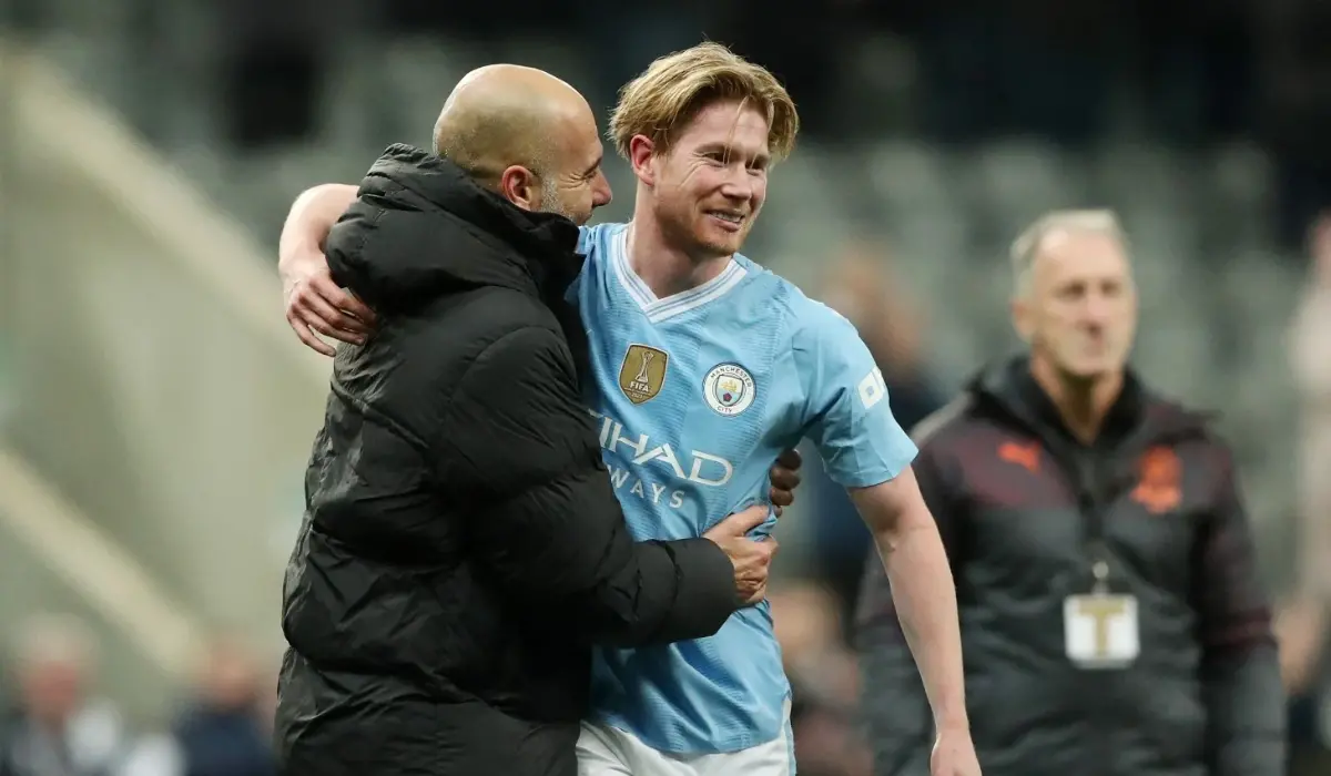 Pep Guardiola khẳng định De Bruyne sẽ ở lại Man City.