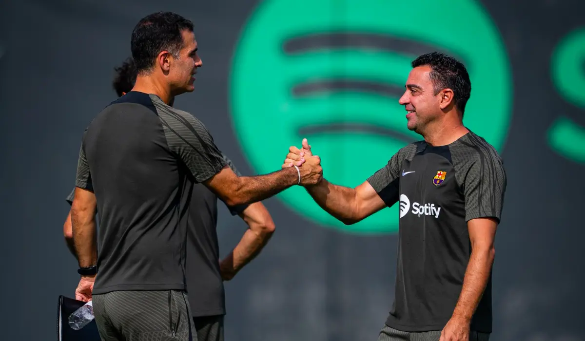 Đồng đội cũ của Xavi phản hồi về chiếc ghế nóng tại Barcelona