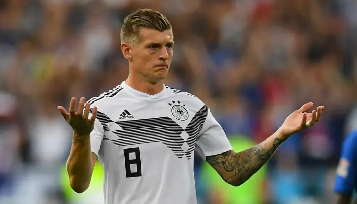 Toni Kroos tro lai doi tuyen Duc