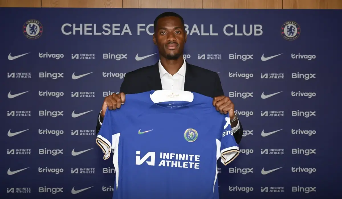 Tosin Adarabioyo chính thức trở thành tân binh của Chelsea