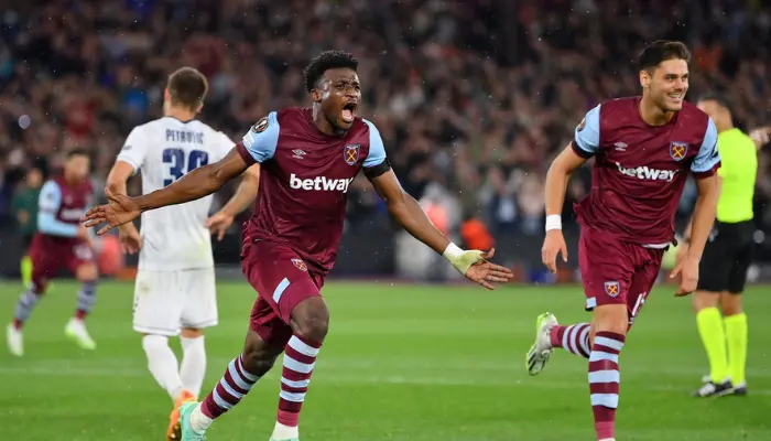 West Ham hủy diệt Freiburg 5-1 và giành quyền vào tứ kết Europa League