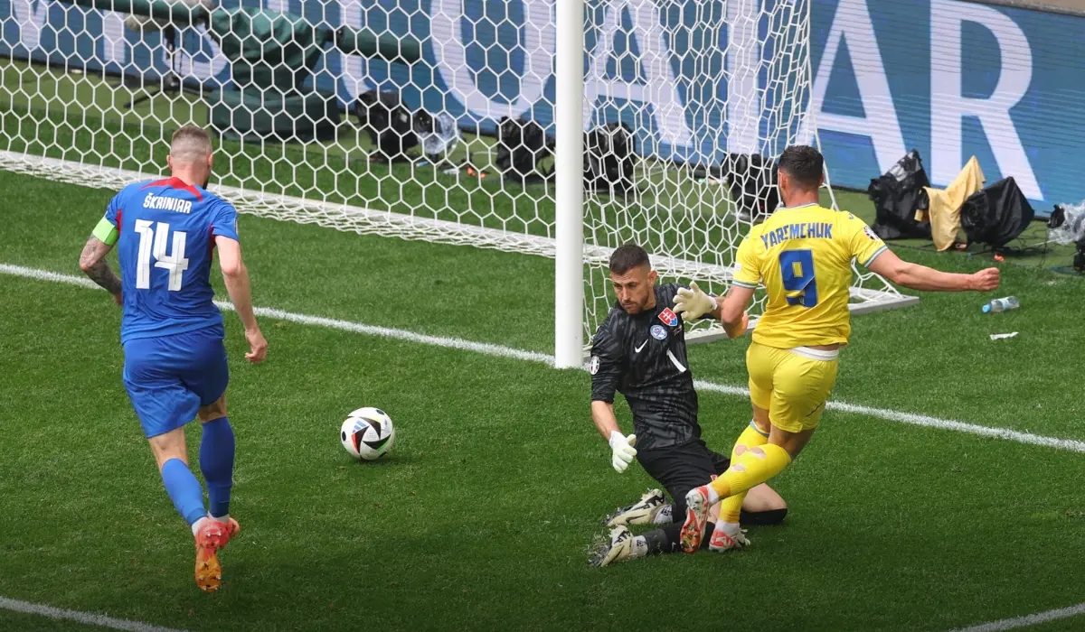 Yaremchuk ấn định tỷ số 2-1 cho Ukraine