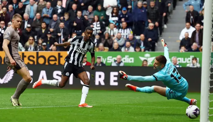 Newcastle đè bẹp Tottenham với chiến thắng tưng bừng 4-0.