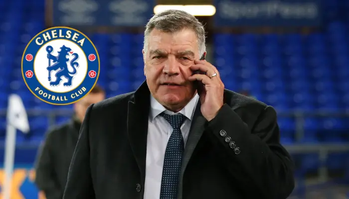 Allardyce đang nghe điện thoại