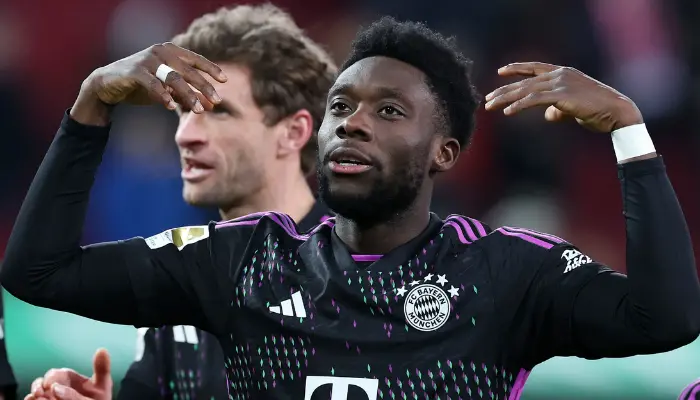 Alphonso Davies sẽ phải chấp nhận giảm lương nếu muốn đến Real Madrid vào mùa hè năm nay.