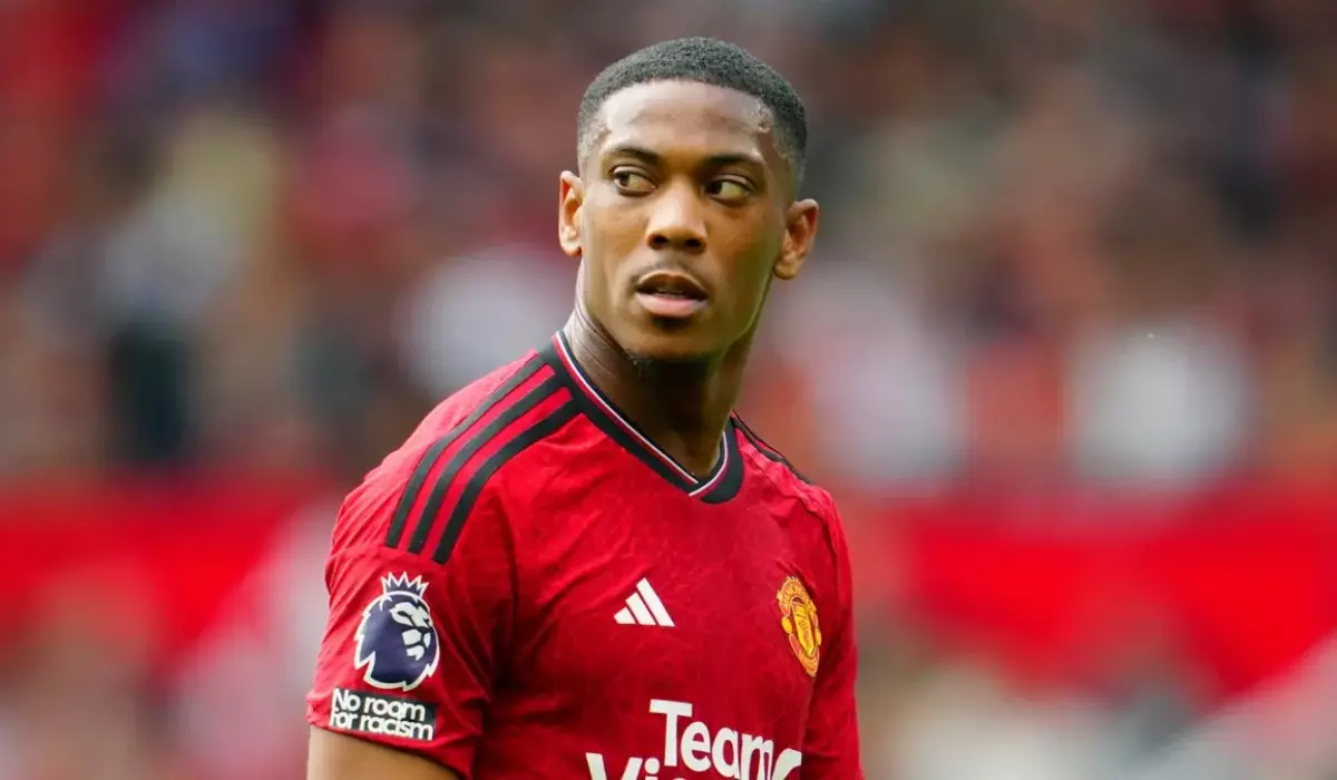 Man United ra quyết định tàn nhẫn sau khi xác nhận Martial vắng mặt 10 tuần