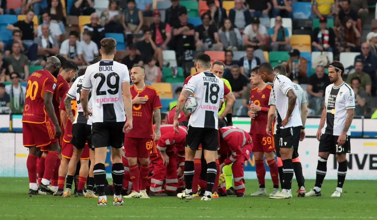 Tại sao trận đấu giữa Roma và Udinese sẽ được đá lại từ phút thứ 72?